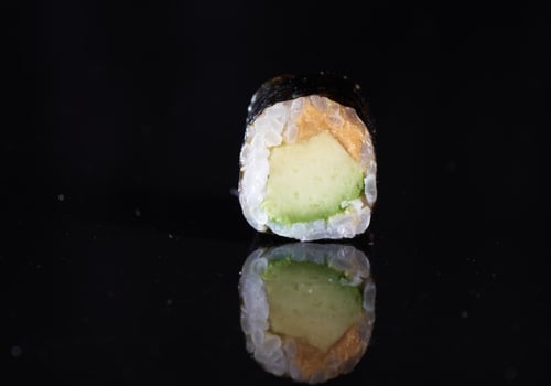 Maki Erdnuss Avocado