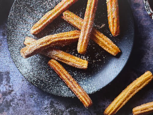 80 - XXL Churros 5 Stück mit Puderzucker + Wunsch Dip nach Wahl