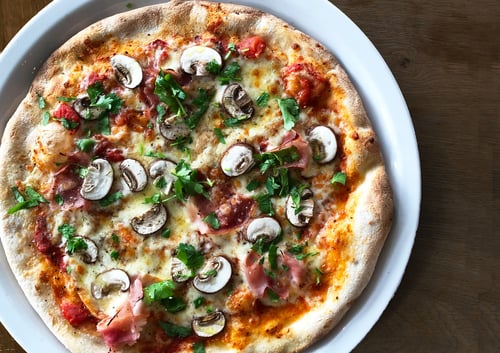 Pizza Prosciutto e Funghi