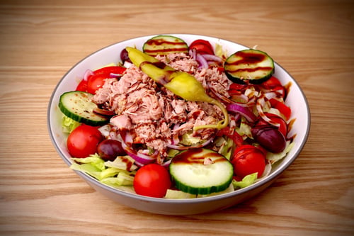 61.  Gemischter Salat  mit Thunfisch