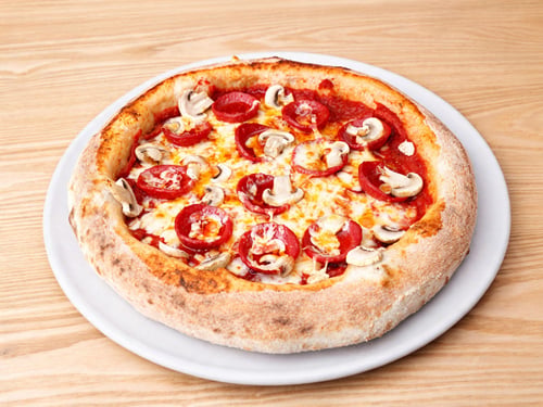 13. Pizza Sucuk Spezial