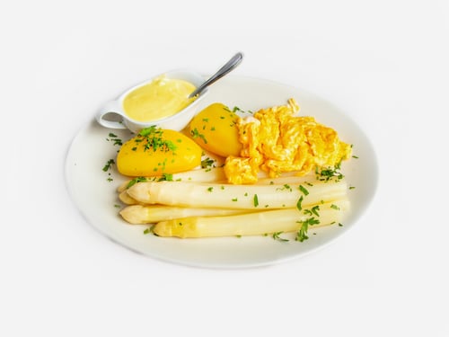 Spargel mit Rührei und Petersilienkartoffeln