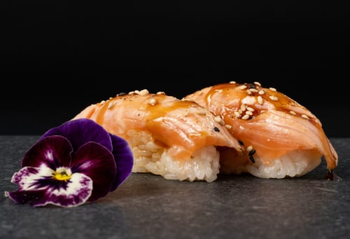 Flamed Lachs Nigiri