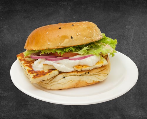 Halloumi Burger als Menü