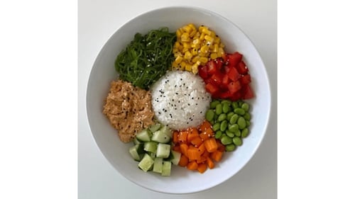 Creëer je eigen poké bowl medium