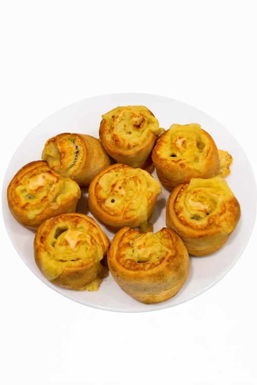 Gefüllte Pizzabrötchen mit Käse