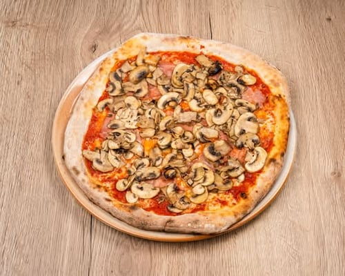 Pizza Prosciutto e Funghi
