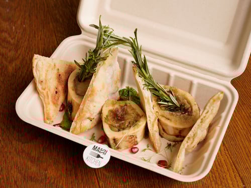 Gegrillte Marktknochen mit Thymiansalz & Pinsabrot