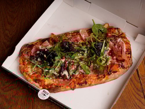 Pinsa Serrano-Schinken