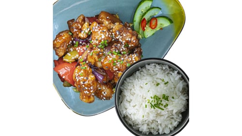 Koe loe kai (krokante kip, zoetzuur-ananas)