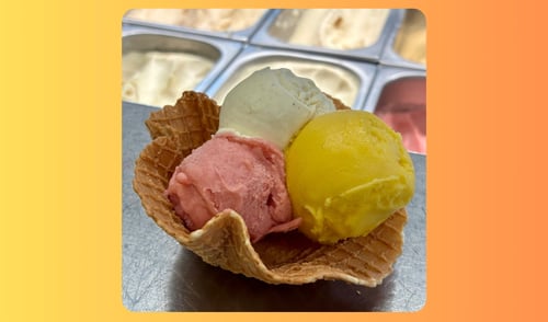3 Kugeln à 80g im Waffelbecher