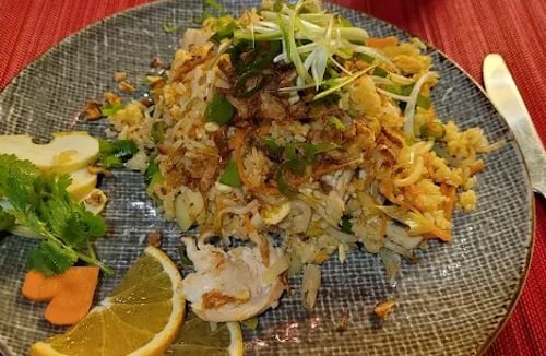 Eierreis gebraten mit Hühnerfleisch