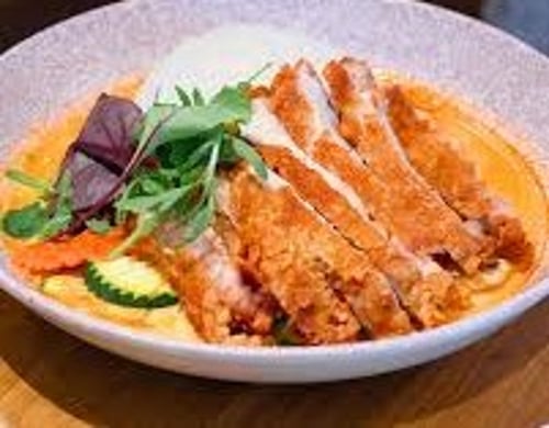 Knuspriges Hähnchen Thai-Rot-Curry