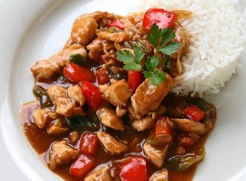 Hühnerfleisch gebraten mit Hoisinsauce