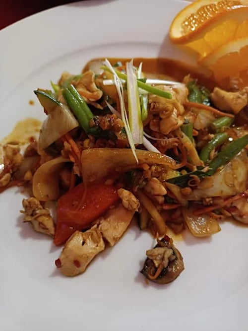 Hähnchen in Zitronengras-Chilisauce