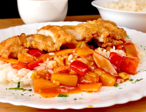 Hühnerfleisch gebacken mit Süß-Sauer-Sauce