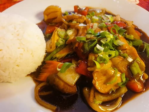 Hühnerfleisch gebraten mit Austernsauce