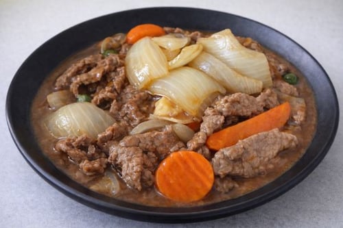 Rindfleisch mit Zwiebeln