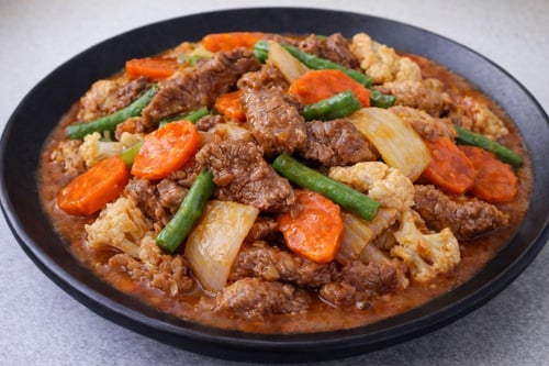 Rindfleisch mit Currysoße