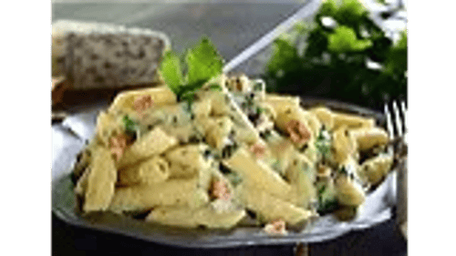94. Mezzi rigatoni con salmone e spinaci piccantini