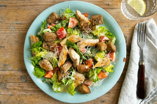  	310. Insalata Caesar met eigen gemaakt platbrood ***