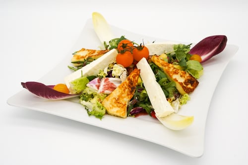 659 Wellness Salat-Teller mit Schaf- und Haloumikäse