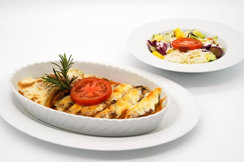 136 Zwei Schweinefilets mit Käse überbacken