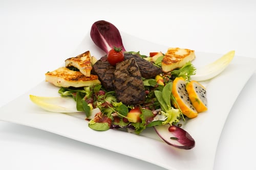 657 Wellness Salat-Teller mit frischer Rinderleber