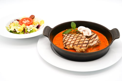 126 Zwei Hähnchenbrustfilets in Metaxa Sauce