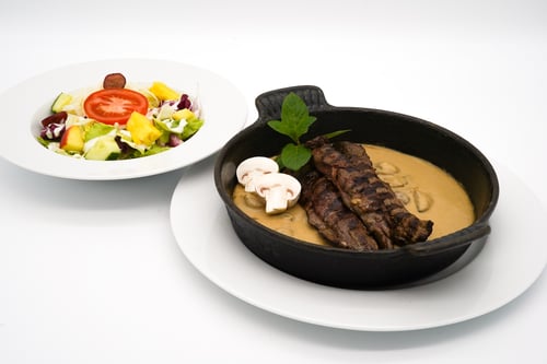 125 Drei Lammfilets in Cassisrahmsauce