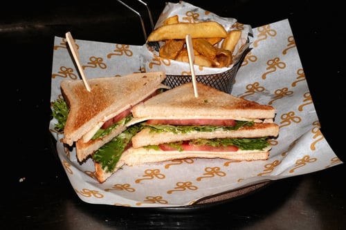 74 Vegetarisches Club Sandwich