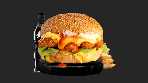 Chickensticks-Burger als Menü.