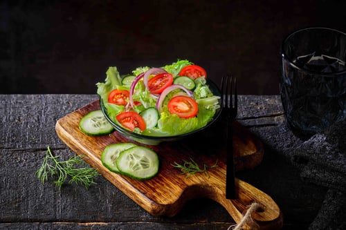 Met saladebakje
