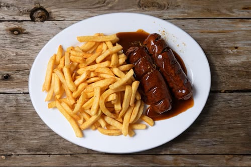 Bratwurst + Pommes + Ketchup