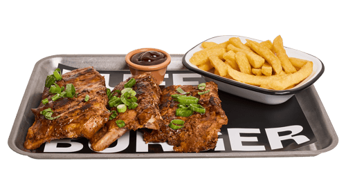 Baby Back Ribs mit Smoky BBQ Sauce mit Pommes