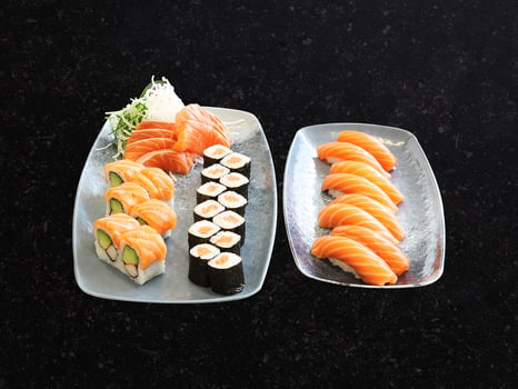 Salmon Deluxe Sushi Box (34 Stk.)