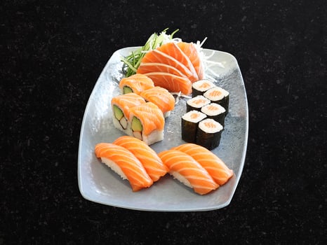 Salmon Sushi Box Klein (19 Stk.)