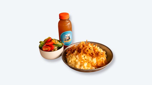 Käsespätzle mit Beilagensalat und Eistee