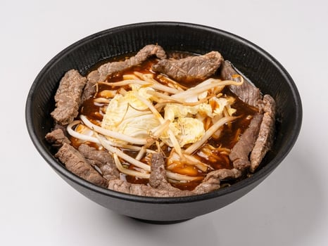 Rindfleisch mit Sojasprossen und Chinakohl Rindfleisch mit Sojasprossen und Chinakohl