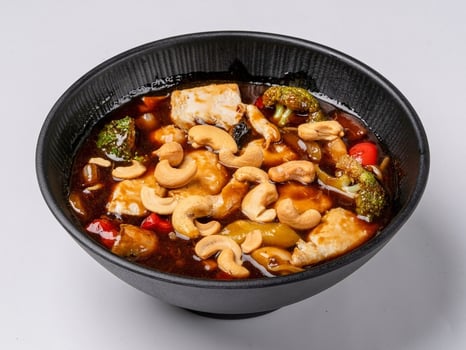 Hühnerfleisch mit Gemüse und Cashewnüssen Hühnerfleisch mit Gemüse und Cashewnüssen