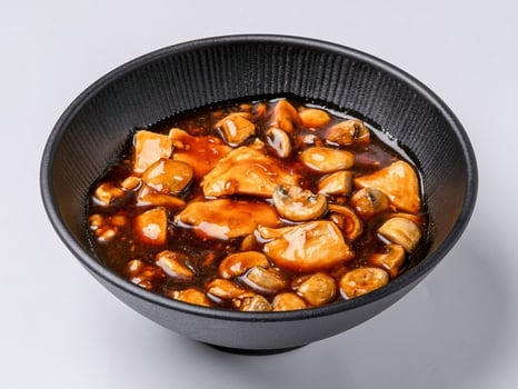 Hühnerfleisch mit Champignons