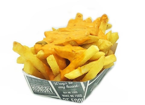 Pommes mit Käse überbacken