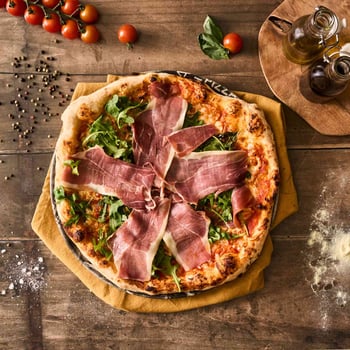 Neapolitanische PIzza Prosciutto Secco