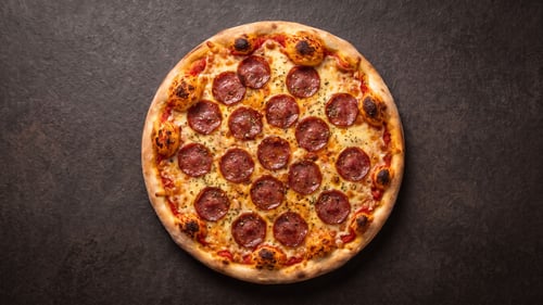 Pizza Salami aus Rindersalami