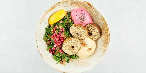 Tabouli-Bowl mit Falafel und Hummos (vegan)