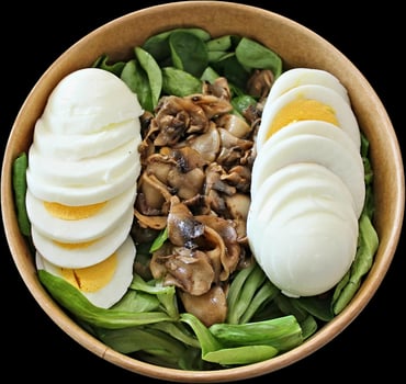 Nüsslisalat mit Champignons und Ei