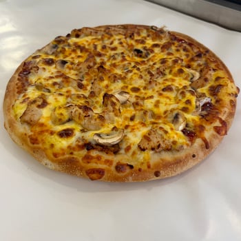 Holly BBQ Pizza