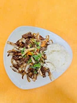 Rindfleisch mit Zwiebeln Rindfleisch mit Zwiebeln