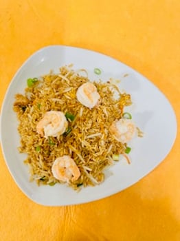 Gebratener Eierreis mit Garnelen