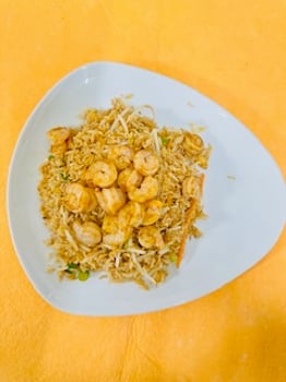 Gebratener Eierreis mit Krabben